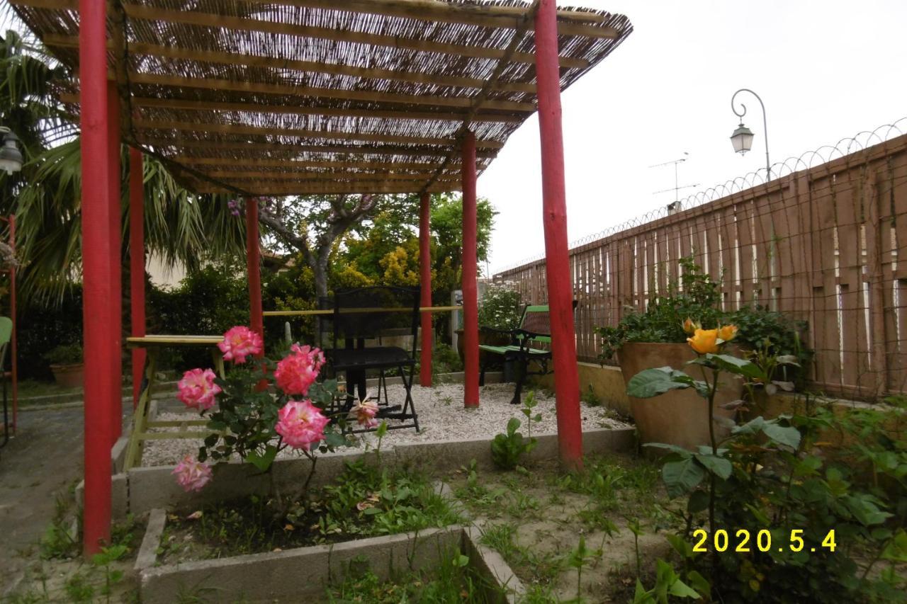 Rez De Chaussee Studio Climatise Dans Villa Aigues-Mortes Zewnętrze zdjęcie