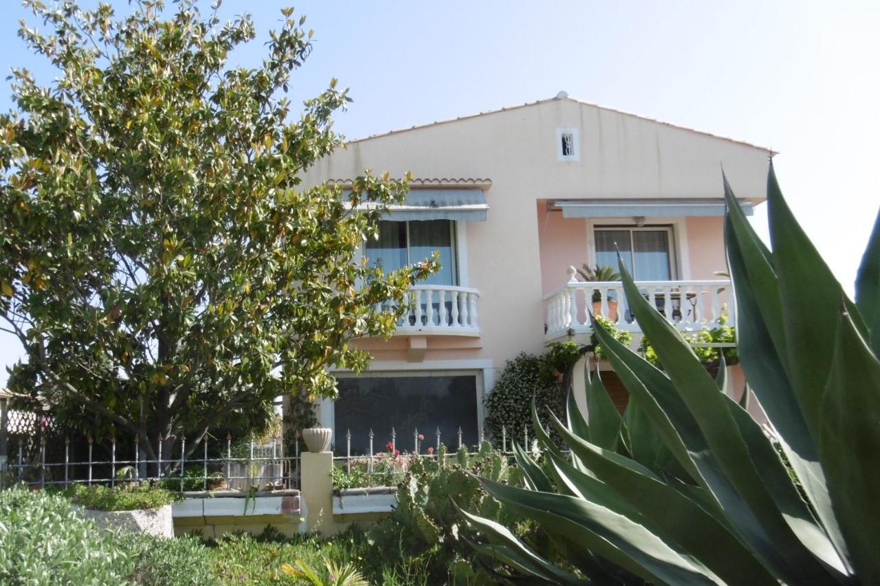Rez De Chaussee Studio Climatise Dans Villa Aigues-Mortes Zewnętrze zdjęcie
